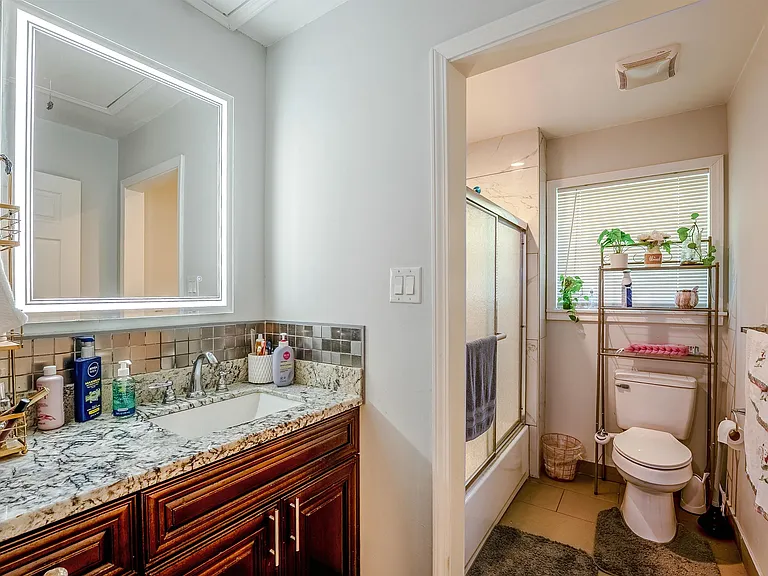 301 N Thomson Ave — Photo 11