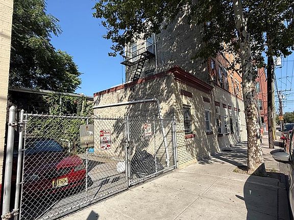 4th image of 6201 Hudson Ave