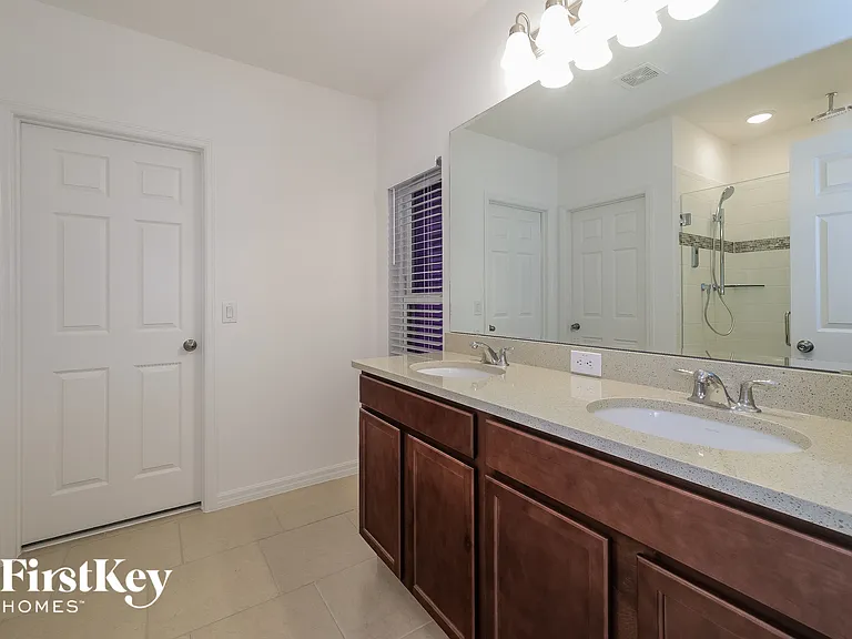 845 Avenal Ln — Photo 9