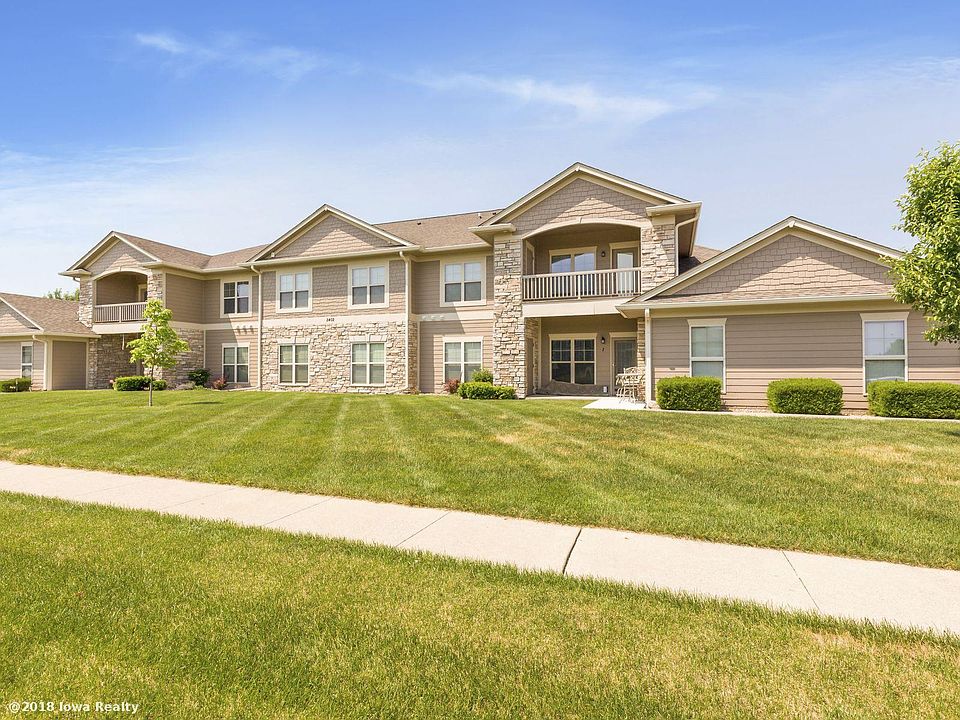 1st image of 2402 NE Oak Dr Unit 8