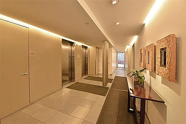 Sold by Living New York | media 21