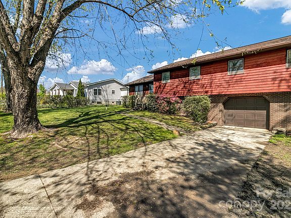 2nd image of 10 Laurel Brook Dr