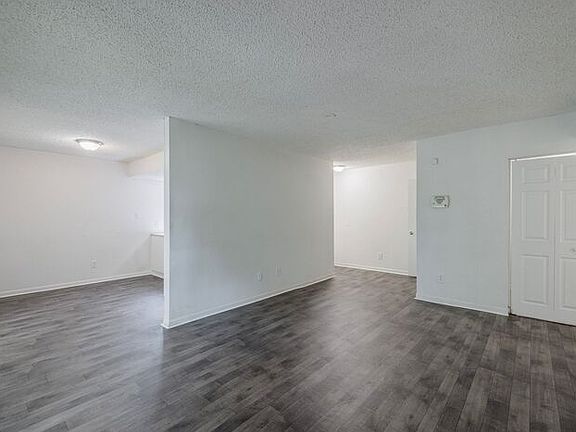 4th image of 3110 Godby Rd #3D