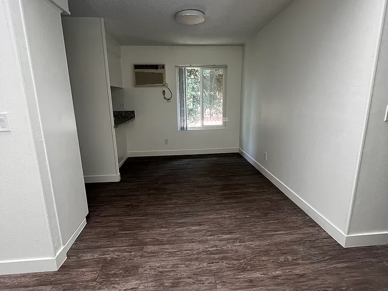 Knotty Apartments — Photo 16