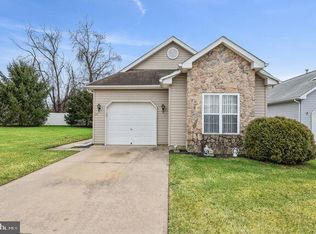 24 Spring Ln, Edgewater Park, NJ 08010