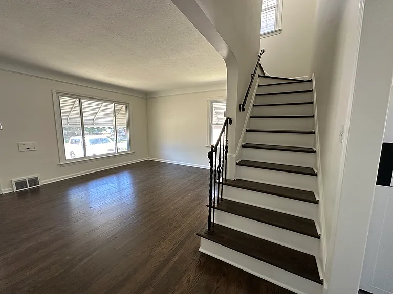 8006 Essen Ave — Photo 12