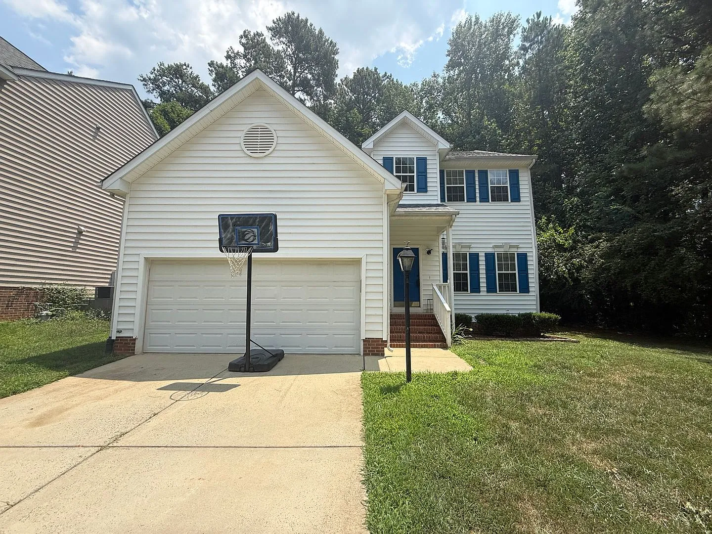 **Offering Refundable Application Fees & $150 Move In Promotion** Newly Remodeled 4bd, 2.5ba Rale... — Photo 1