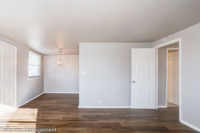 2528 E 6th St #2 — Photo 3