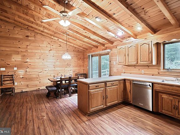 4th image of 90 White Church Rd