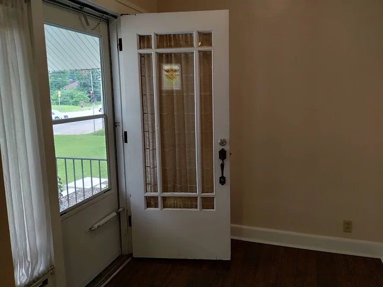 Nice size entrance foyer