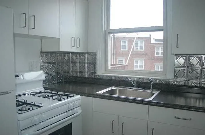 1 bed, 800 sqft, $1,150 — Photo 3