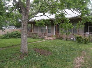 555 S 5th St, Ponchatoula, LA 70454