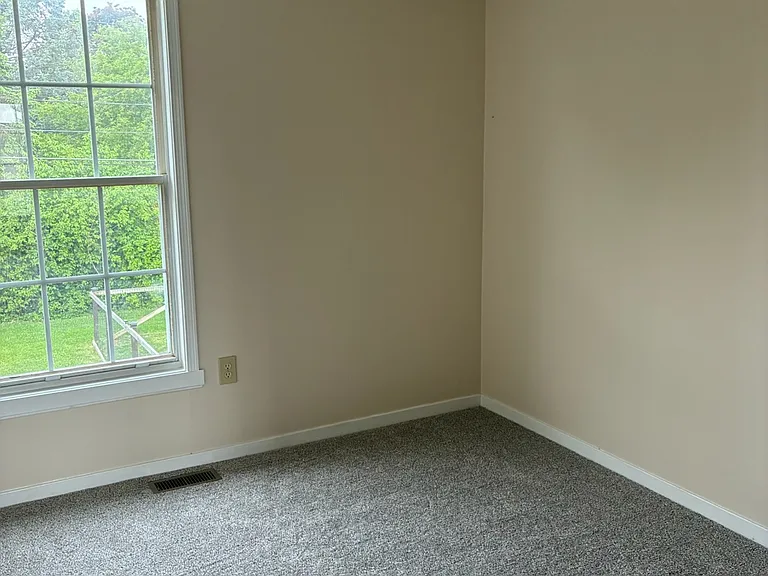 1537 Violet Dr — Photo 8