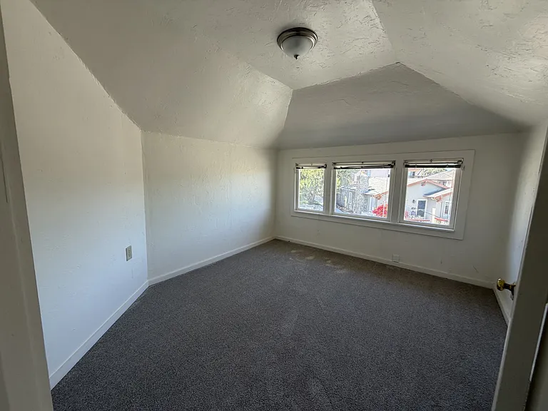 329 1/2 Eardley Ave — Photo 5