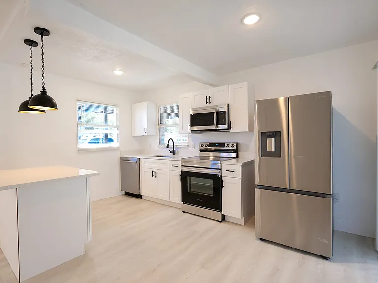1810 Dixon Blvd — Photo 20