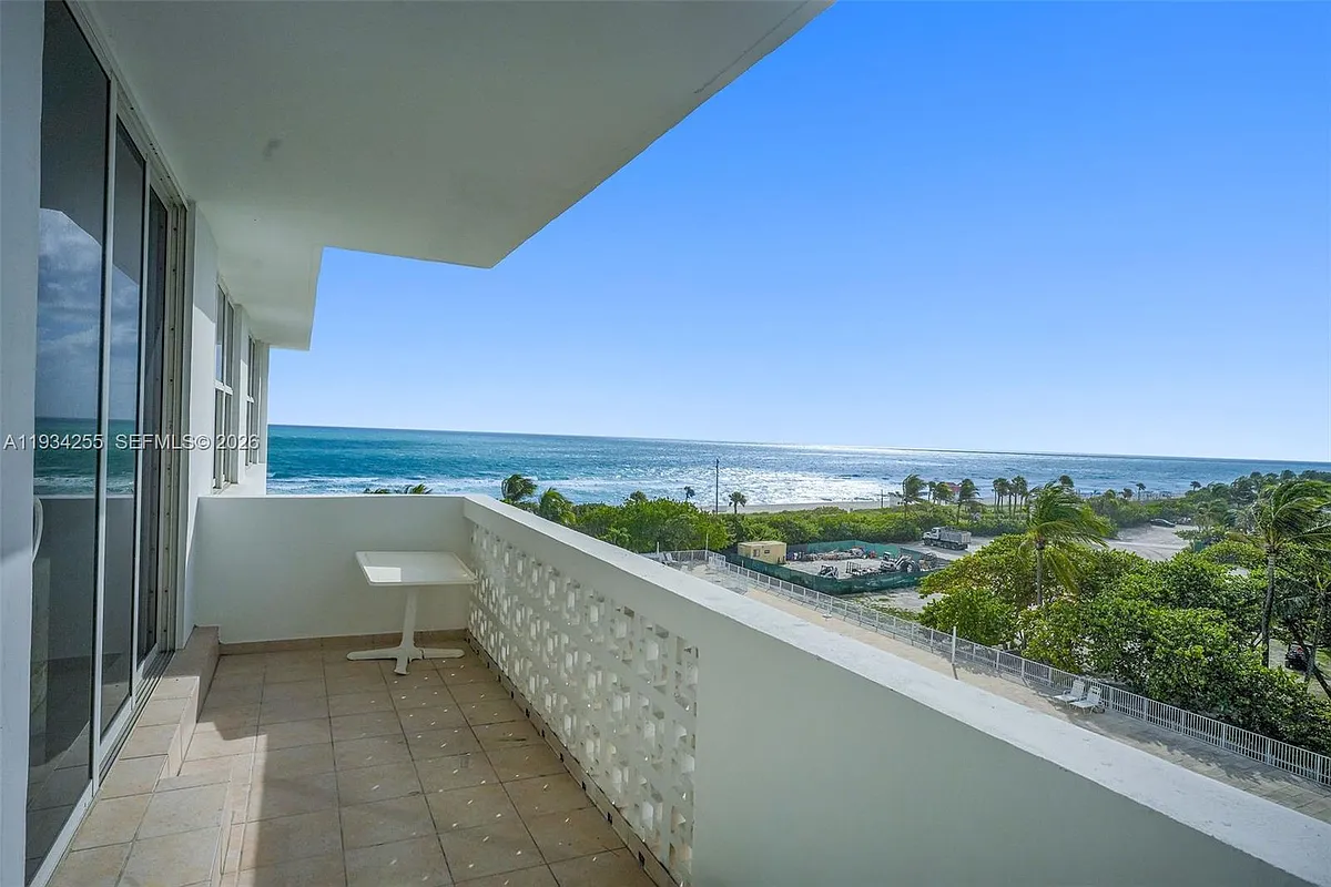 Building Photo - 4747 Collins Ave #510