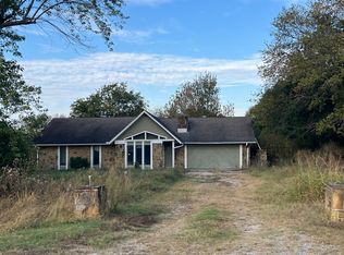 1405 N 14th St, Okemah, OK 74859