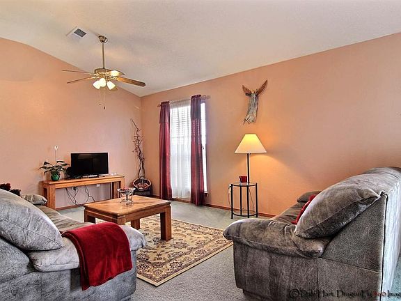 Living_Room_2.jpg