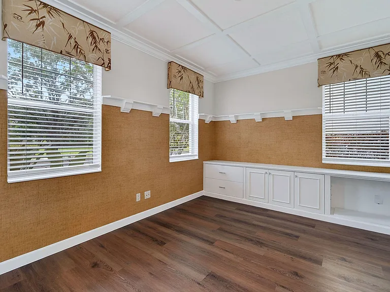 303 Caravelle Dr — Photo 24