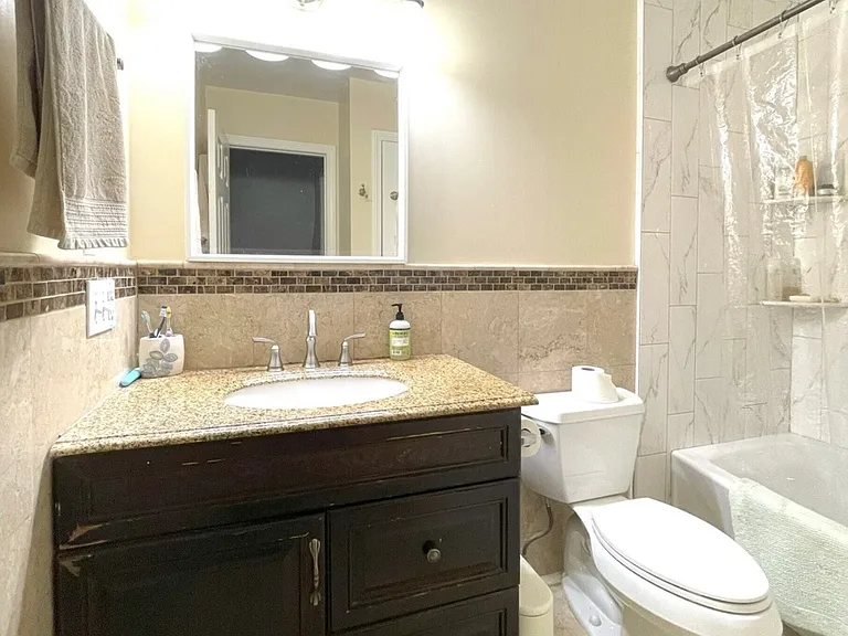 209 Hunyadi Ave — Photo 9