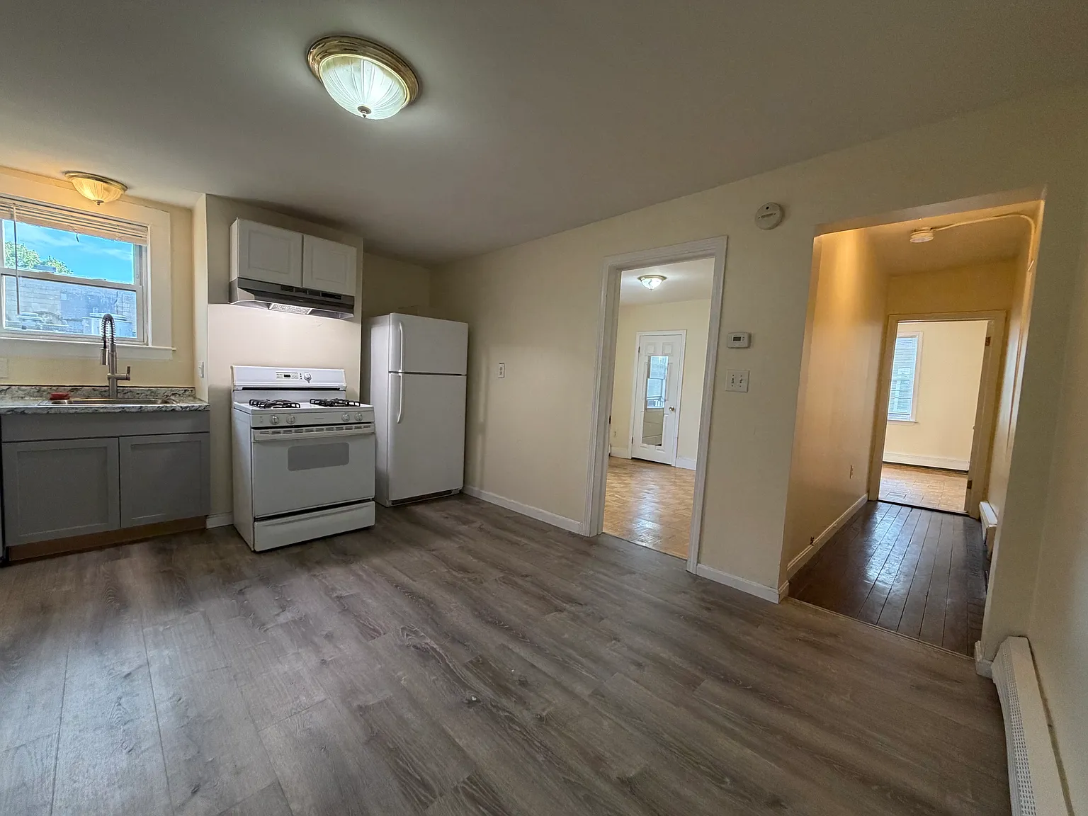 3 bed, 960 sqft, $3,000 — Photo 3