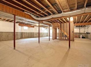 34 Brookfield Rd, Northport, NY 11768