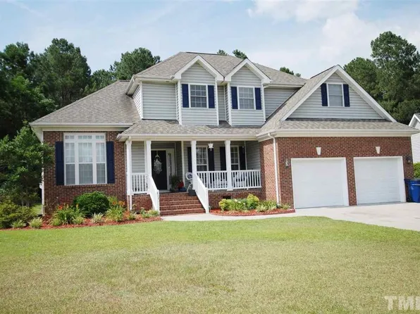 217 Woodview Ct, Fuquay Varina, NC 27526