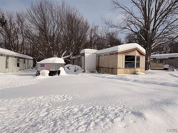 2nd image of 956 Middle Rd #5A