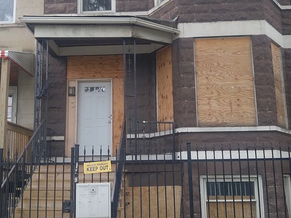 2nd image of 4040 W Congress Pkwy