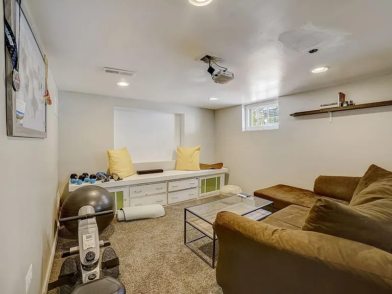 532 Carpenter Ave — Photo 13