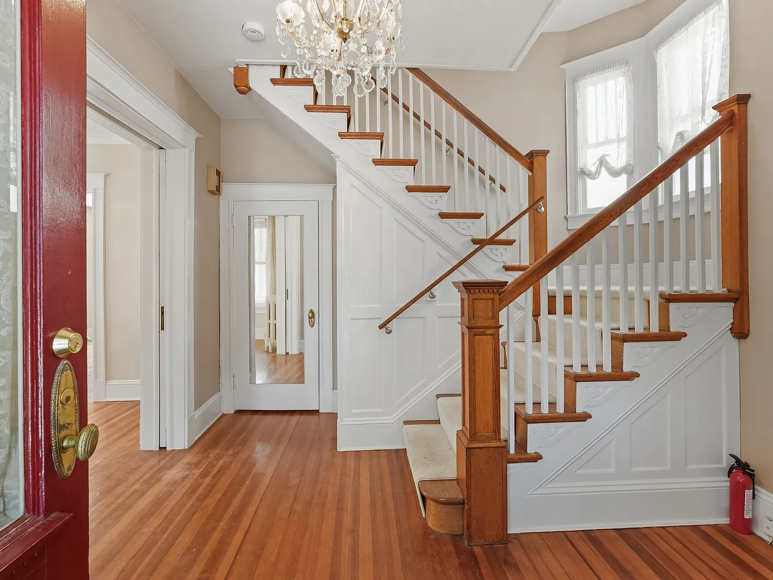 4 bed, 2.5 bath, 2344 sqft, $5,500 — Photo 2