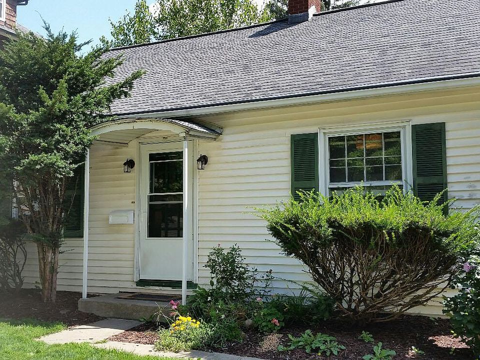 705 North Main Street Butler Pennsylvania for rent. 724-712-9272