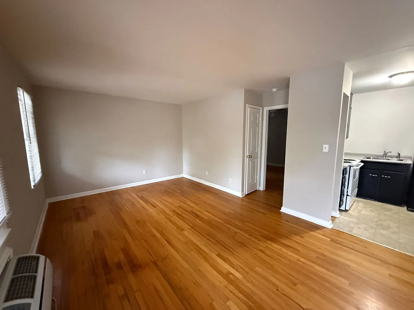 Colonial Apartments - 370 Peabody St — Photo 1