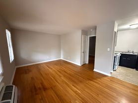 Colonial Apartments - 370 Peabody St
