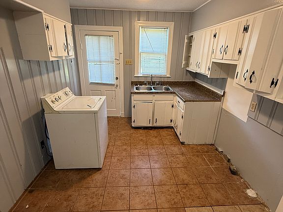 2nd image of 635 S Prescott St #2