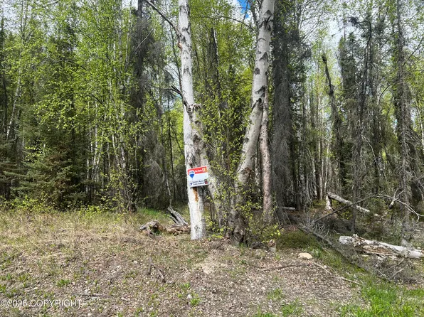 3762 N White Knight Dr, Wasilla, AK 99623