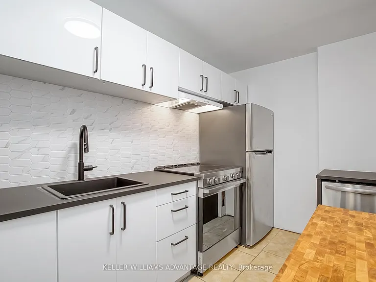 254A Carlton St — Photo 13