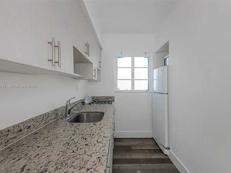 8340 Crespi Blvd #20 — Photo 10