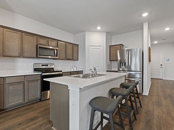 4th image of 808 Watermill Rd