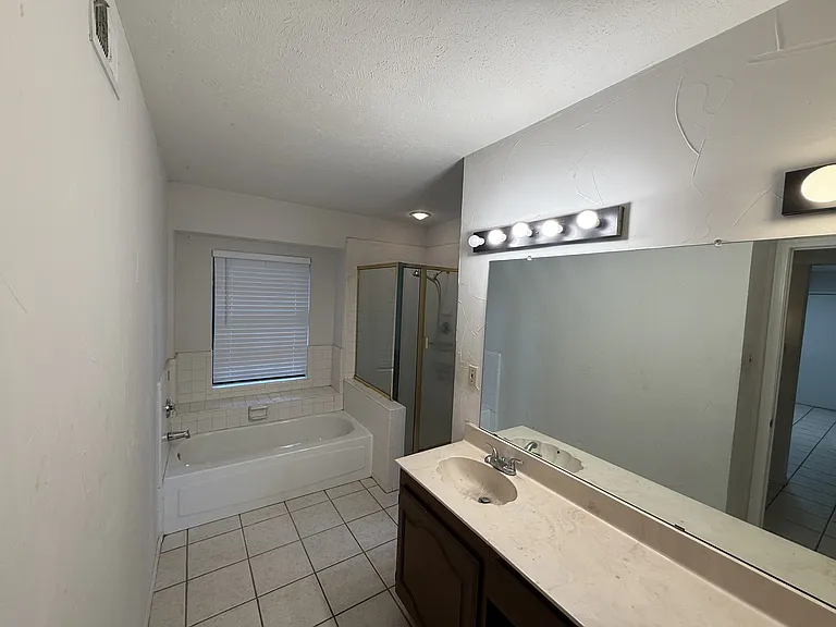 1616 Fannin Cir — Photo 9