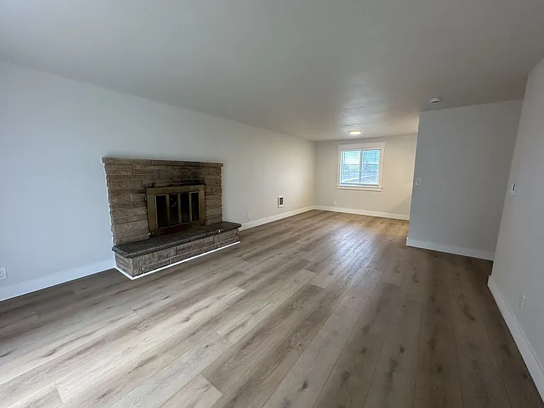 Fully Remodeled 2 Bedroom 1 Bath Units — Photo 19