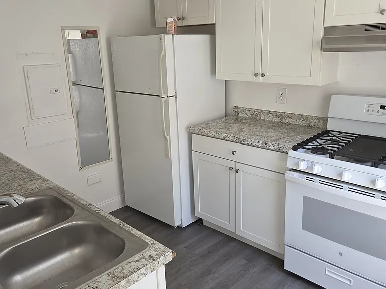 579 North St #C — Photo 2