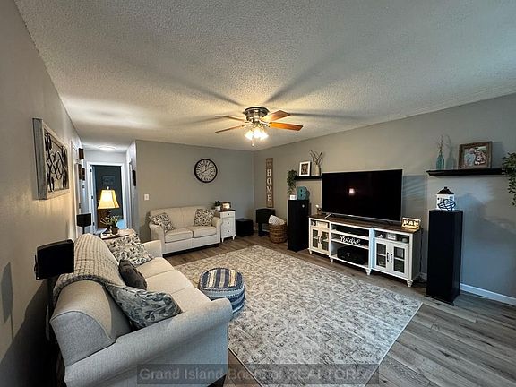 5th image of 1002 N Custer Ave