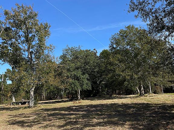  WALKING DISTANCE TO BEACH