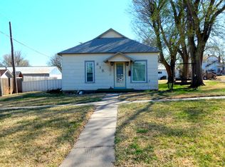 215 W 11th St, Larned, KS 67550
