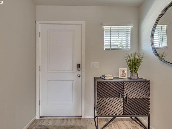 3rd image of 725 NE 138th Pl