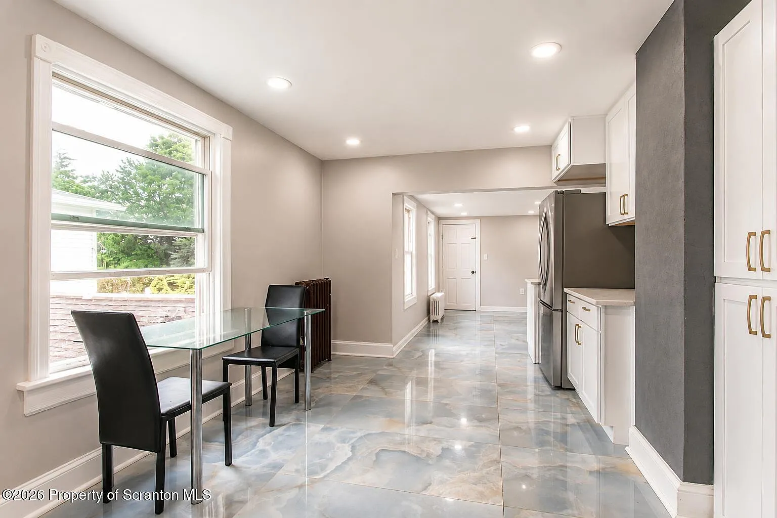 4 bed, 1.5 bath, 1250 sqft, $1,995 — Photo 2