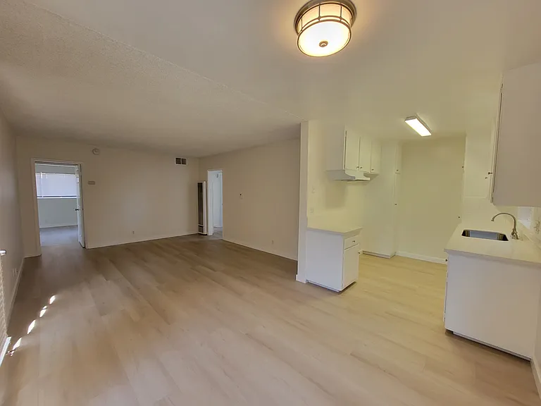 13531 Wyandotte St #9 — Photo 1