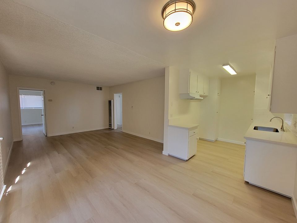 1st image of 13531 Wyandotte St APT 9
