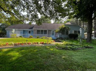 2550 Brownwood Dr, Port Huron, MI 48060